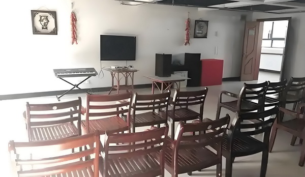 深圳户口要多少钱_不会唱歌却开演唱会，58岁的郑伊健消费情怀？ 一辆野猪撞上快车城际